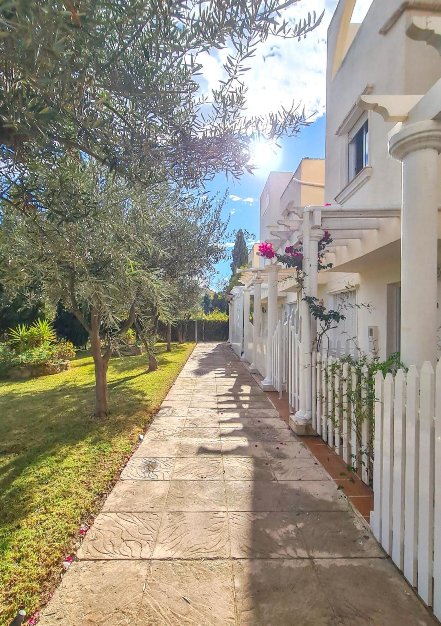 Garden Vistas. Hermoso Duplex Con Patio, Solarium Y Piscina. Вера Екстериор снимка